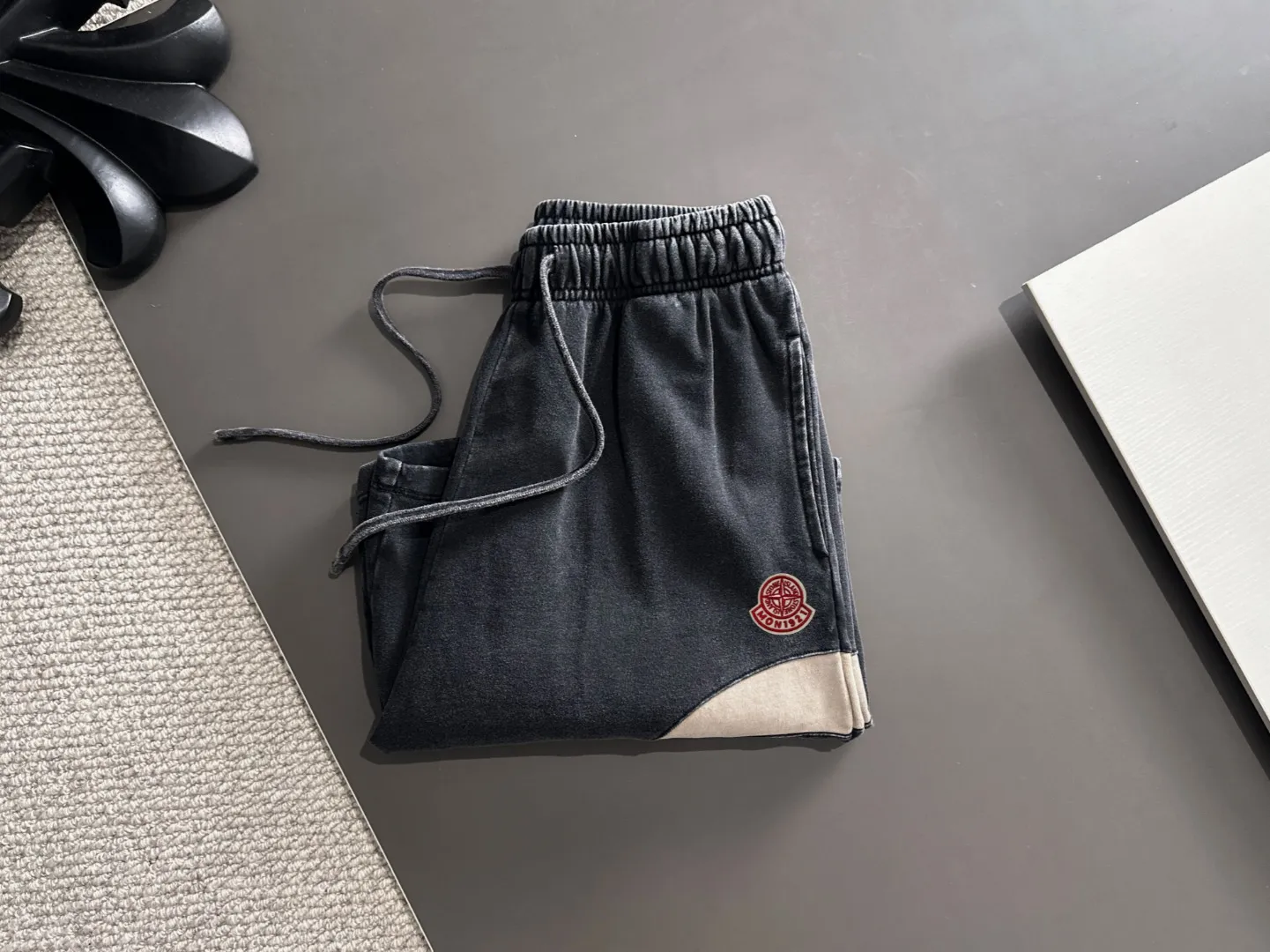 Next day shipping P460 Stone lsland/stone island high quality 2025 spring and summer new casual heavy industry suit exclusively developed by yb! High quality production! Imported custom-made fabrics for foreign orders, with high breathability and comfort, impeccable details, brand element design concept, delicate and soft feel! It presents a casual cut and the upper body shape is great! On sale simultaneously on the official website! From a high-end men's positioning brand, the low-key luxury taste is irresistible! Exquisite workmanship and impeccable quality! The overall style is simple, fashionable and timeless, fully meeting the requirements of stylish and tasteful dressing! Size: S-XXL